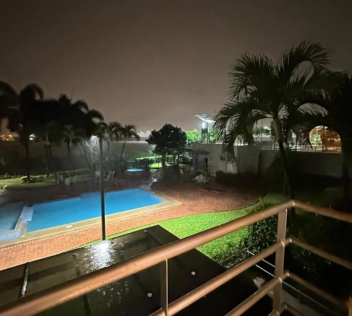 3 Dormitorios, Piscina, Jacuzzi, Parking, Vistas Guayaquil Apartment