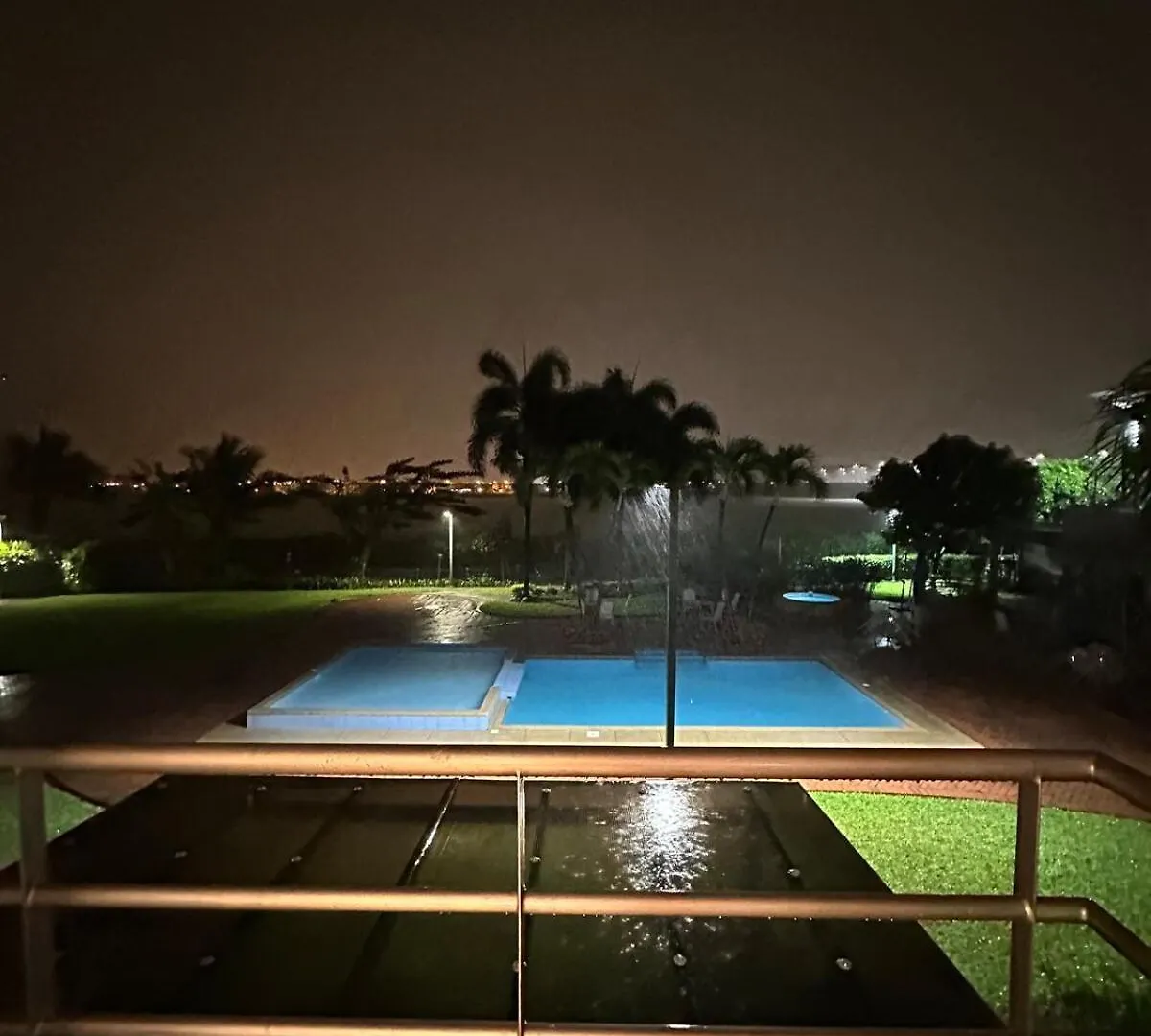 3 Dormitorios, Piscina, Jacuzzi, Parking, Vistas Guayaquil Apartment