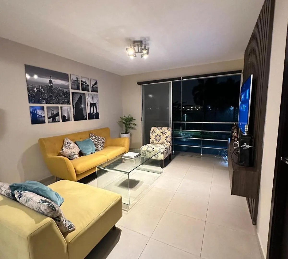 3 Dormitorios, Piscina, Jacuzzi, Parking, Vistas Guayaquil Apartment